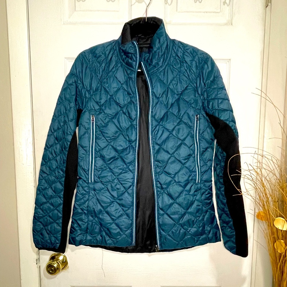 Like new Lululemon vented puffer jacket | Size Small
